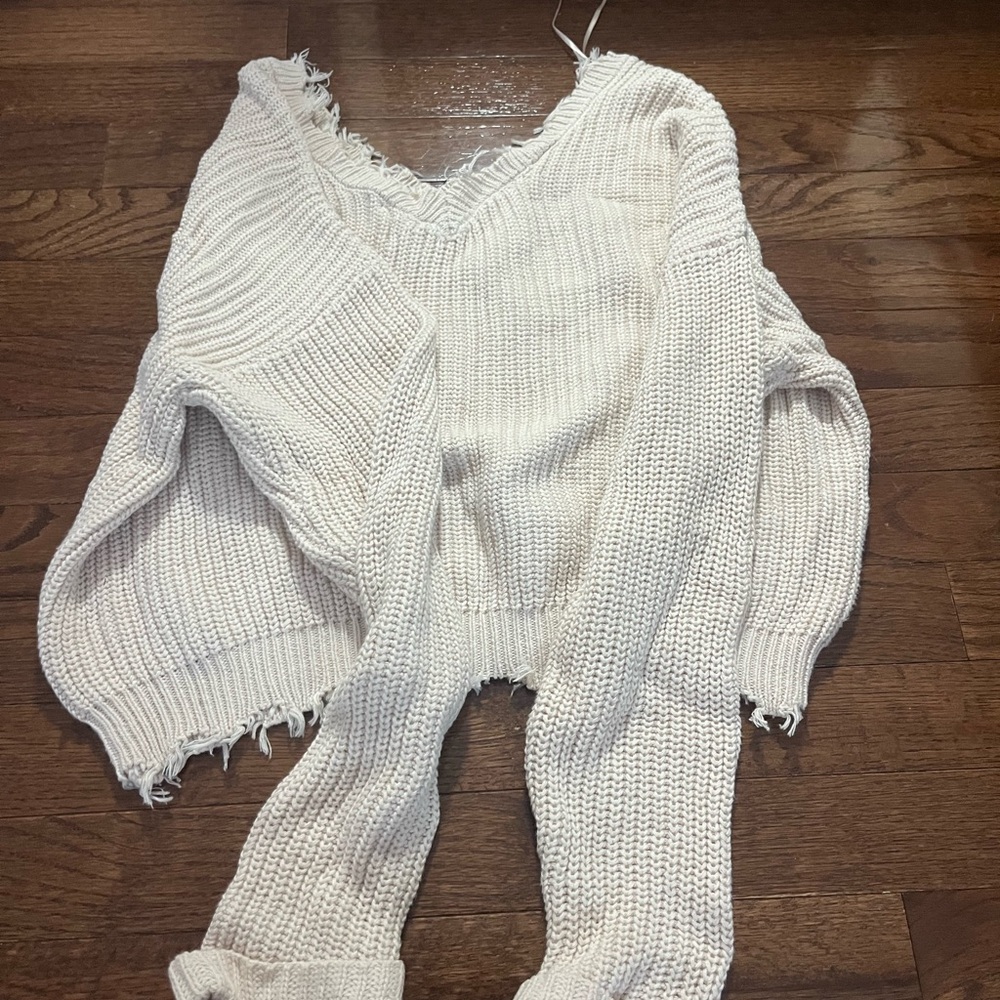 Jessica Simpson Cream V-Neck Sweater